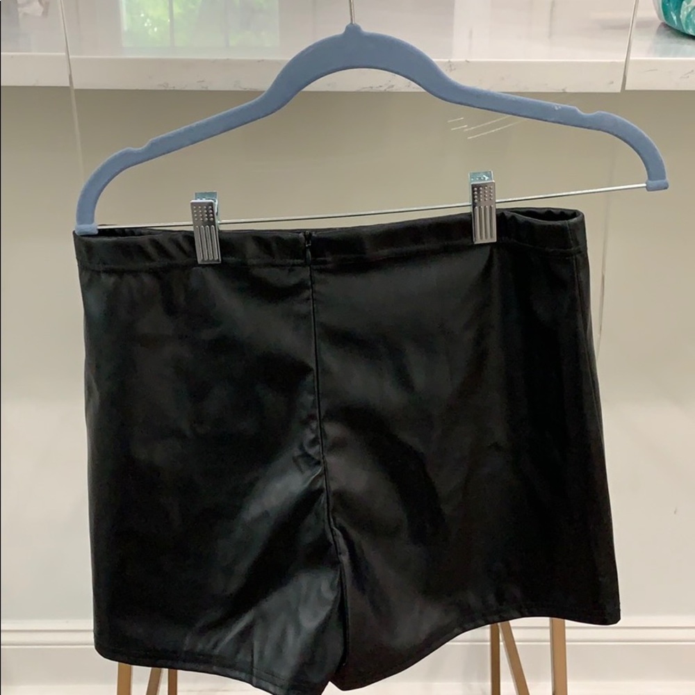 LEATHER SKIRT 🖤 - Picture 2 of 3
